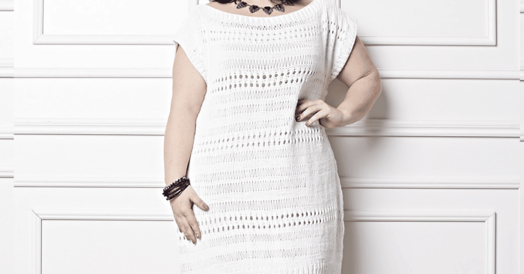 Arrase no réveillon com o vestido Plus Size branco de tricô: Passo a passo com gráficos