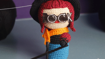 Amigurumi boneca de crochê roqueira!