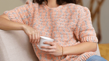 Blusa tradicional básica rosa em crochê
