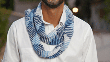 Cachecol azul masculino de tricô