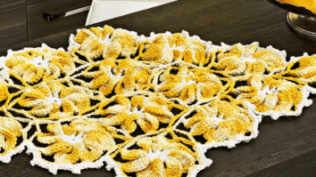 Caminho de mesa de crochê margaridas