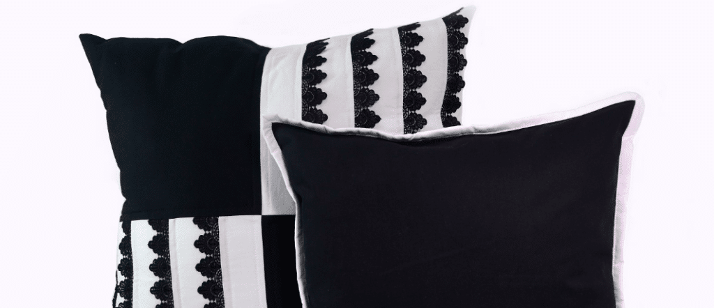 Explorando a Arte do Contraste: Almofada Preto e Branco em Patchwork