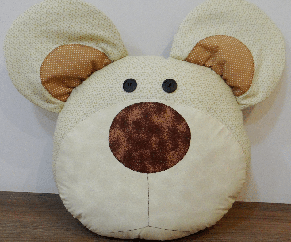 Almofada Urso em Patchwork, uma Ternura Costurada à Mão: Com Gráfico