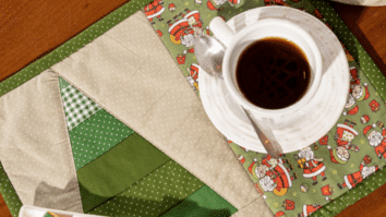 Mug Rug Pinheiro em Patchwork para um Natal Aconchegante