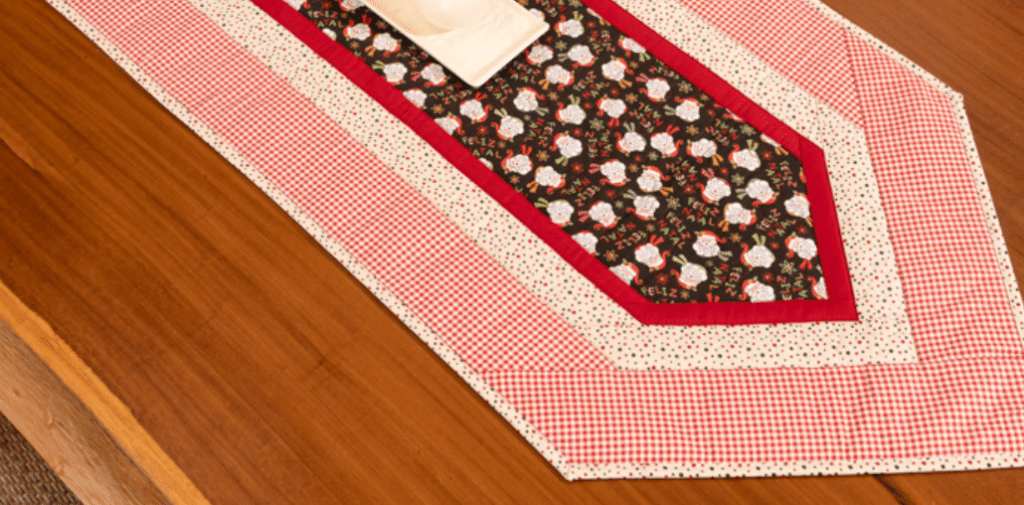 Trilho Feliz Natal em Patchwork: Um Caminho de Encanto para Sua Celebração