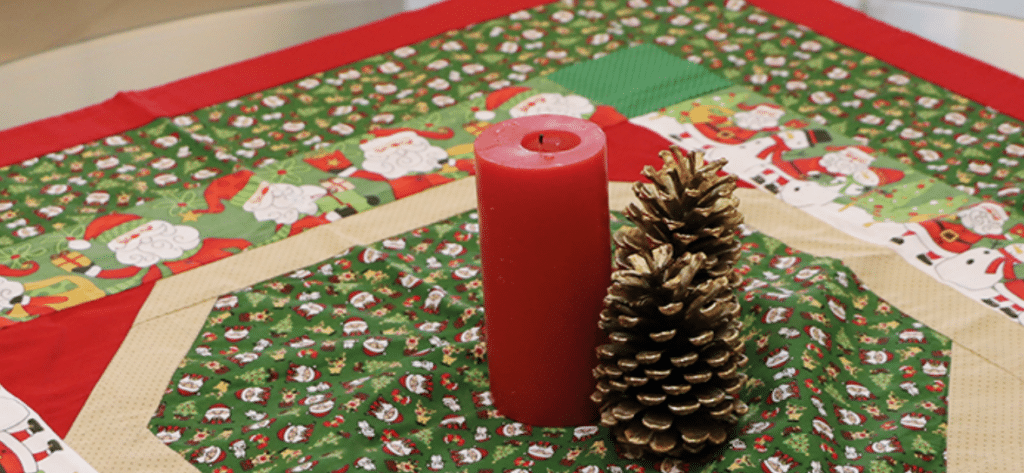Encanto Florestal: Toalha de Natal em Patchwork