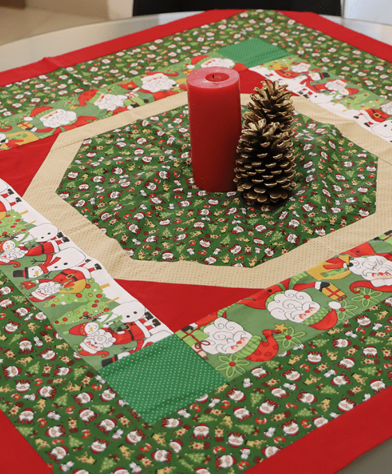 Encanto Florestal: Toalha de Natal em Patchwork