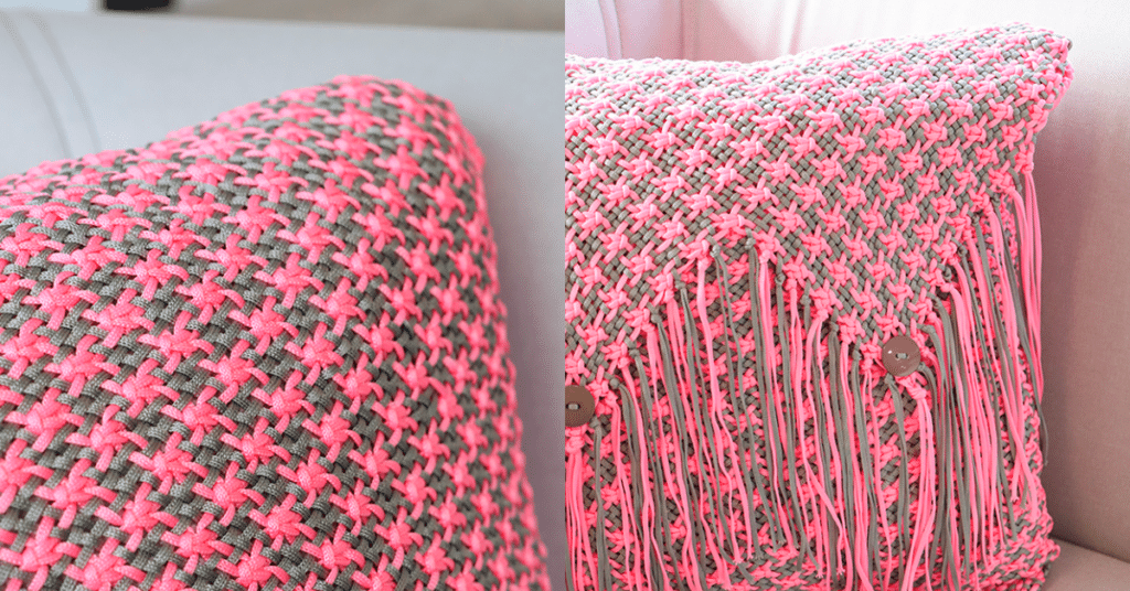 Almofada em Crochê Rosa e Cinza com Gráficos de Base