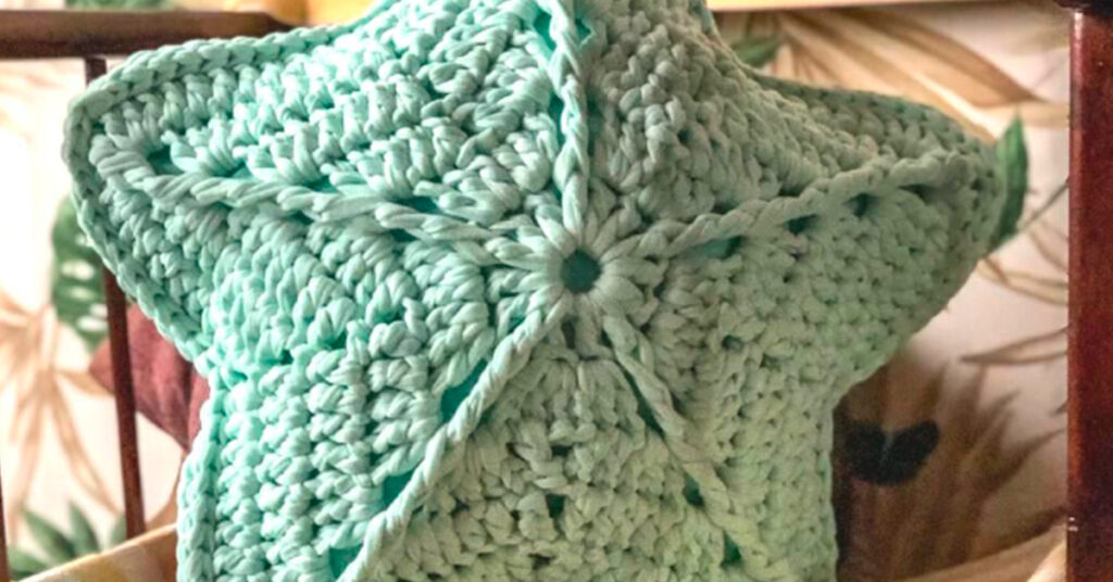 Almofada Estrela em Crochê: Peça Artesanal para Decorar Seu Lar