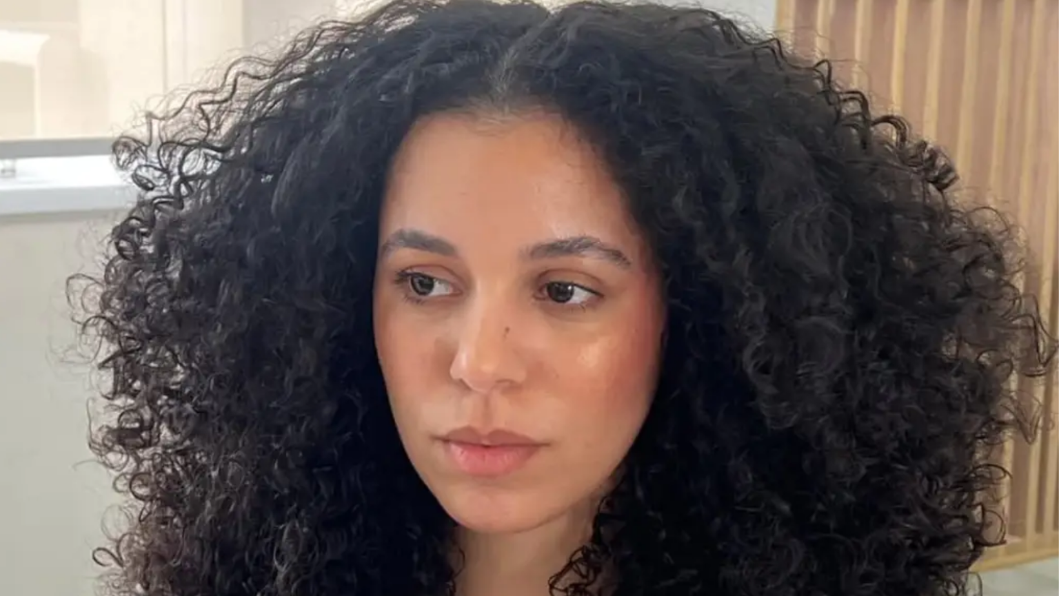 Corte em U: 5 inspirações para valorizar seu Cabelo Cacheado
