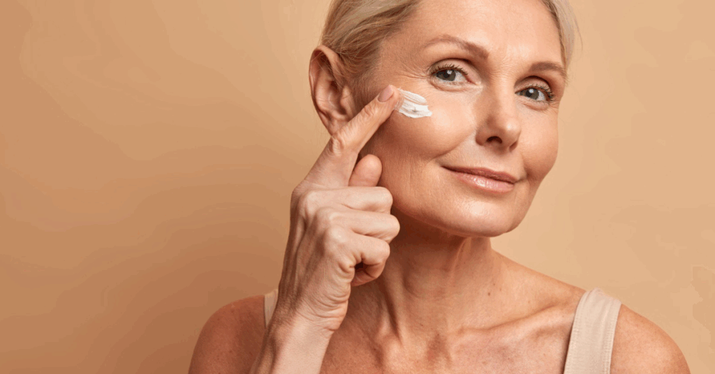Skincare para 50+: como cuidar corretamente da pele no dia a dia - Foto: Freepik