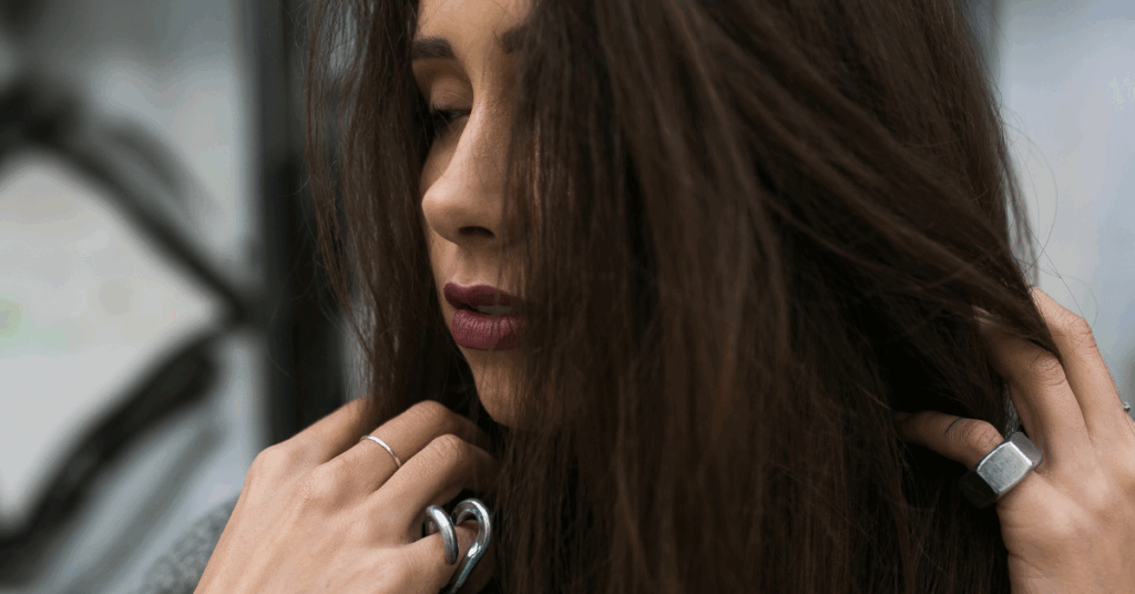 O Shampoo Natural Que Tonaliza os Fios e Virou Febre nos Salões Mais Modernos